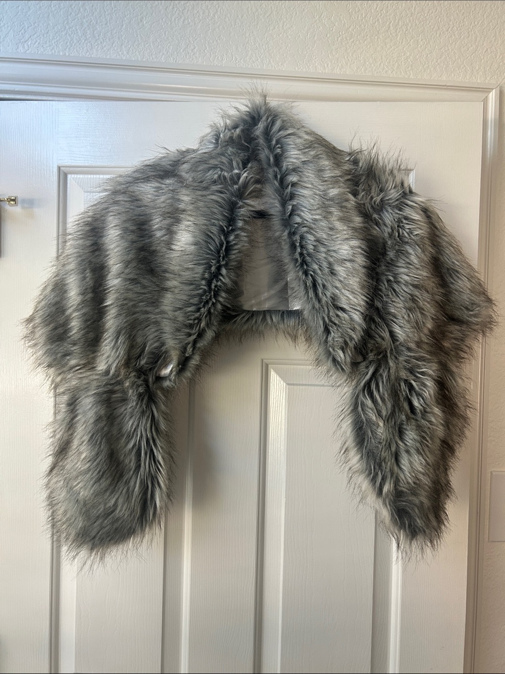 Plush Faux Fur Scarf Wrap in Gray - Elegant Winter Accessory